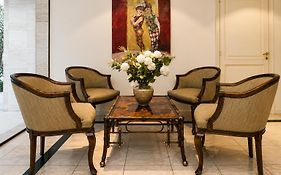 Mayla Apartments